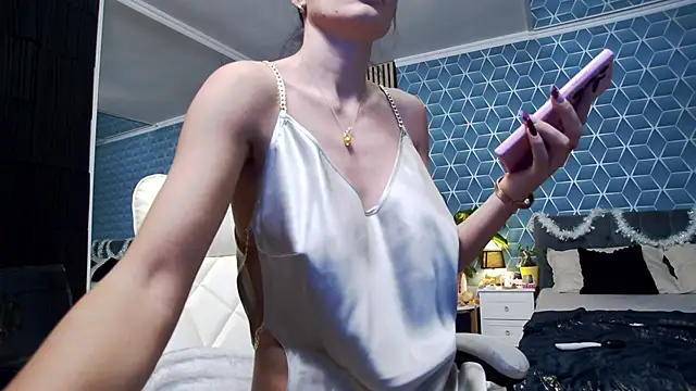 Snapshot of zoeylarkens chatting on 12/17/25, 07:31 zoeylarkens online show from 12/17/25, 07:31