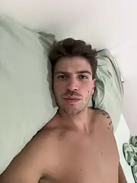 Snapshot of shuki0101 chatting on 03/19/25, 04:47 shuki0101 online show from 03/19/25, 04:47