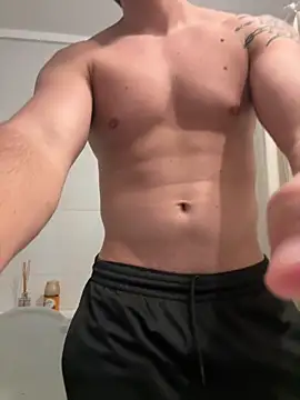 Snapshot of shuki0101 chatting on 10/29/25, 04:09 shuki0101 online show from 10/29/25, 04:09