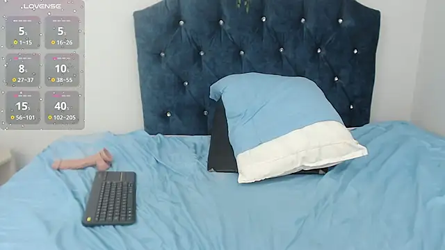 Snapshot of AriaBliss_ chatting on 03/22/25, 06:14 AriaBliss online show from 03/22/25, 06:14