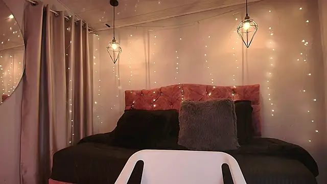 Snapshot of miaoconell chatting on 11/12/25, 08:41 miaoconell online show from 11/12/25, 08:41