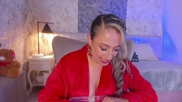 Liannaa  online show from 11/10/25, 07:46