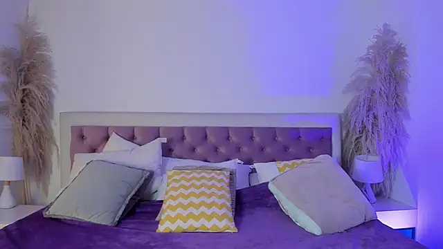 Arianaa collins online show from 10/10/25, 12:04