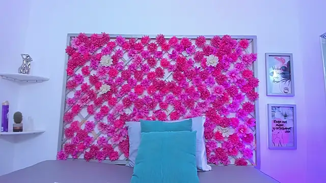 emmyrouse  online show from 11/20/25, 07:24