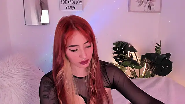Snapshot of purplemoonn_ chatting on 03/12/25, 04:02 purplemoonn online show from 03/12/25, 04:02