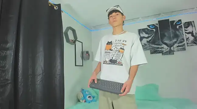 Snapshot of Maxxi_hot23 chatting on 03/01/25, 01:43 Maxxi hot23 online show from 03/01/25, 01:43