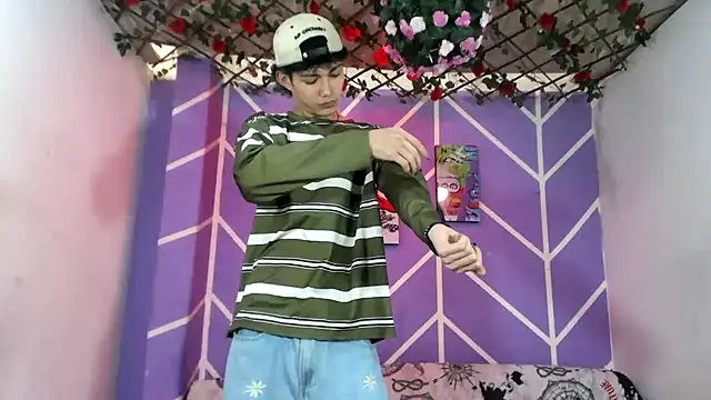 Snapshot of Maxxi_hot23 chatting on 09/08/25, 07:24 Maxxi hot23 online show from 09/08/25, 07:24