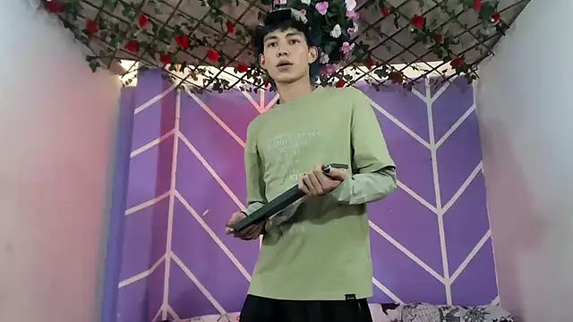 Snapshot of Maxxi_hot23 chatting on 09/13/25, 07:24 Maxxi hot23 online show from 09/13/25, 07:24