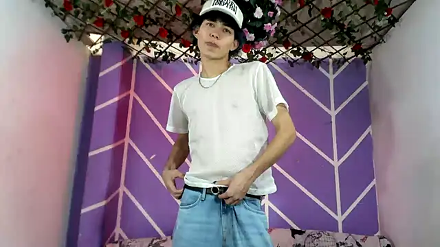 Snapshot of Maxxi_hot23 chatting on 09/25/25, 07:28 Maxxi hot23 online show from 09/25/25, 07:28