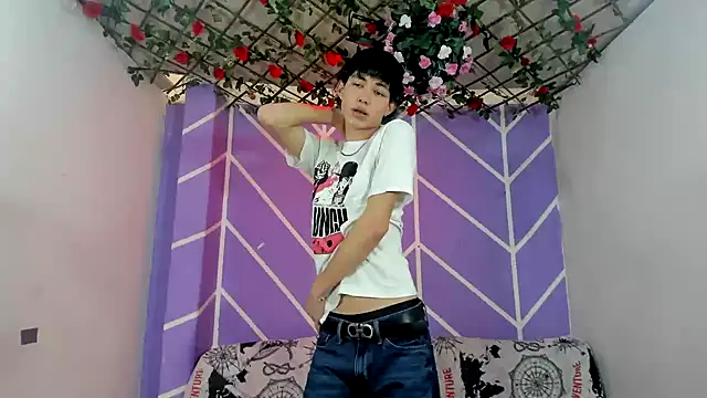 Snapshot of Maxxi_hot23 chatting on 10/11/25, 07:34 Maxxi hot23 online show from 10/11/25, 07:34