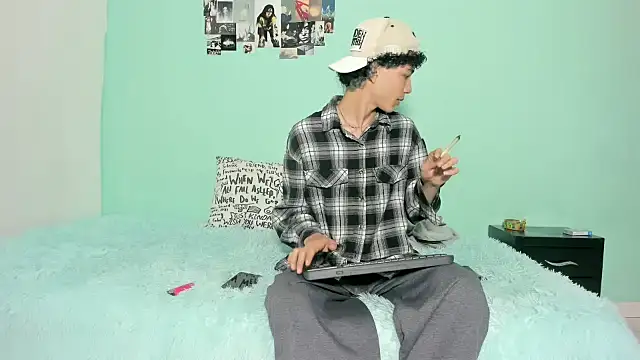 Snapshot of Maxxi_hot23 chatting on 11/07/25, 08:42 Maxxi hot23 online show from 11/07/25, 08:42