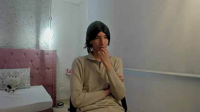 loverisu-coral online show from 02/18/26, 09:11