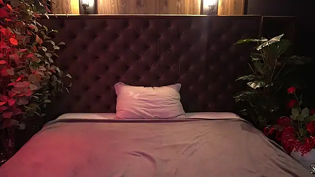 WildKittenX  online show from 04/21/26, 05:47