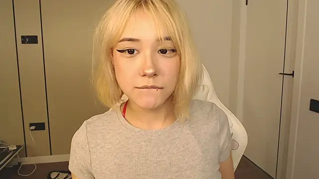 Snapshot of ka00ru_chan chatting on 07/27/26, 06:15 ka00ru chan online show from 07/27/26, 06:15