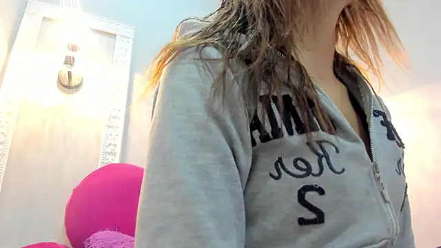 Snapshot of Bonniie_22 chatting on 09/18/25, 01:24 Bonniie 22 online show from 09/18/25, 01:24