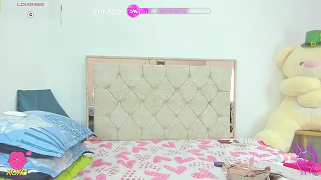 LunaaSweett online show from 04/25/26, 01:52