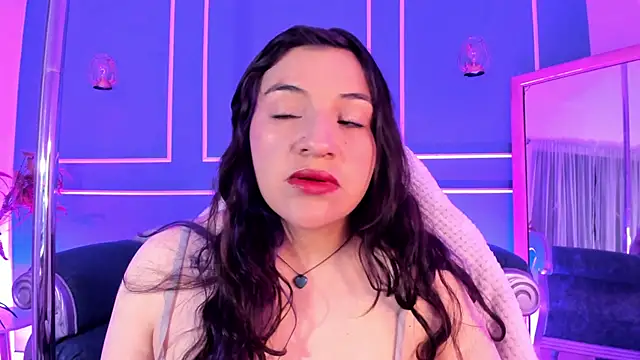 Snapshot of TaraTaylorr chatting on 12/20/25, 03:02 TaraTaylorr online show from 12/20/25, 03:02