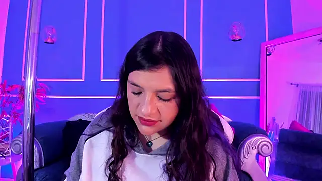 Snapshot of TaraTaylorr chatting on 12/21/25, 03:02 TaraTaylorr online show from 12/21/25, 03:02