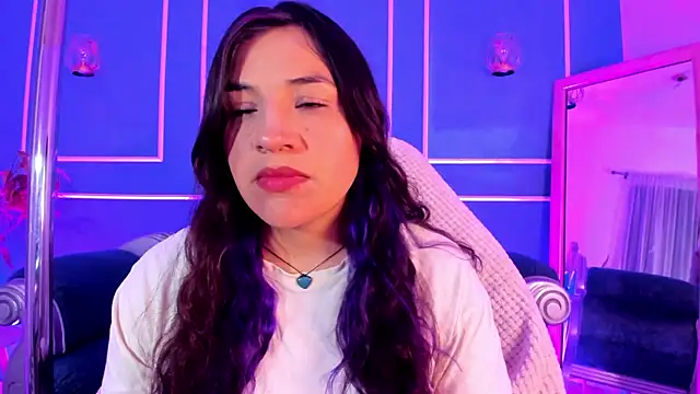 Snapshot of TaraTaylorr chatting on 12/22/25, 02:08 TaraTaylorr online show from 12/22/25, 02:08