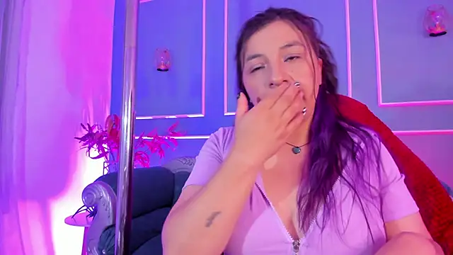 Snapshot of TaraTaylorr chatting on 02/10/26, 03:43 TaraTaylorr online show from 02/10/26, 03:43