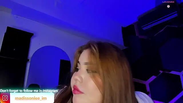 Snapshot of MadissonLee__ chatting on 06/26/26, 03:44 MadissonLee online show from 06/26/26, 03:44
