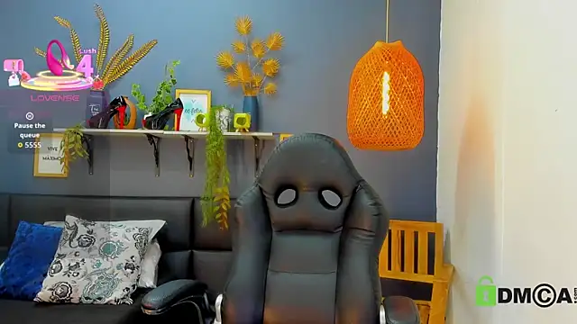 yessila parker online show from 04/06/26, 09:21