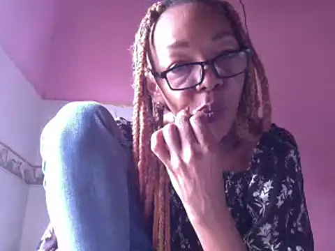 Snapshot of Ladyzee25 chatting on 03/09/26, 04:33 Ladyzee25 online show from 03/09/26, 04:33