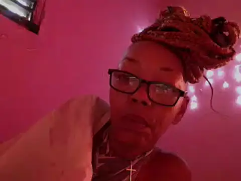 Snapshot of Ladyzee25 chatting on 03/10/26, 11:15 Ladyzee25 online show from 03/10/26, 11:15