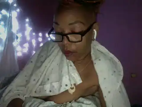 Snapshot of Ladyzee25 chatting on 03/18/26, 12:14 Ladyzee25 online show from 03/18/26, 12:14