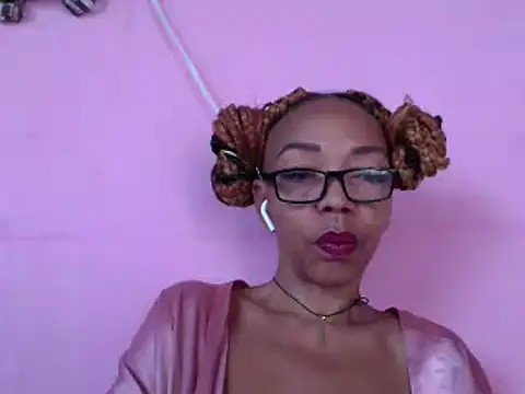 Snapshot of Ladyzee25 chatting on 04/08/26, 12:05 Ladyzee25 online show from 04/08/26, 12:05