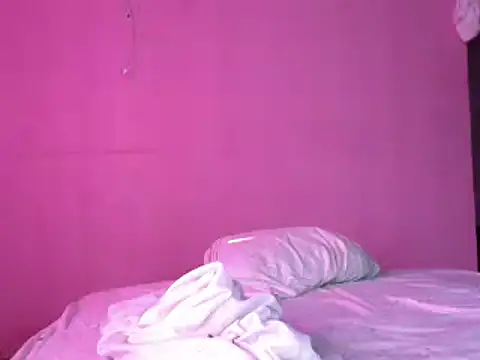 Snapshot of Ladyzee25 chatting on 04/18/26, 11:47 Ladyzee25 online show from 04/18/26, 11:47