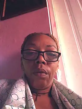 Snapshot of Ladyzee25 chatting on 05/07/26, 10:42 Ladyzee25 online show from 05/07/26, 10:42