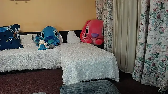 Snapshot of Maddison_Summer chatting on 10/31/25, 09:05 Maddison Summer online show from 10/31/25, 09:05