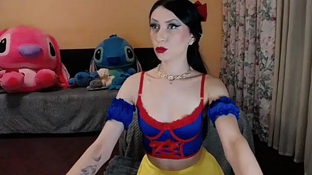 Snapshot of Maddison_Summer chatting on 11/21/25, 10:52 Maddison Summer online show from 11/21/25, 10:52