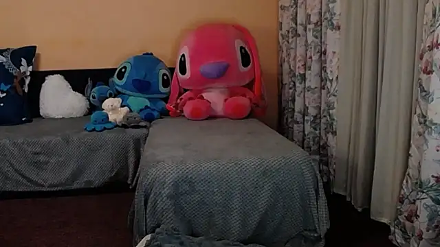 Snapshot of Maddison_Summer chatting on 11/23/25, 11:04 Maddison Summer online show from 11/23/25, 11:04