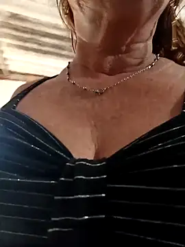 Snapshot of Sexy-Woman-Mature chatting on 10/12/25, 01:21 Sexy-Woman-Mature online show from 10/12/25, 01:21
