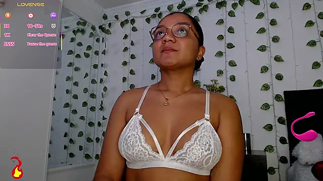 Snapshot of victtoria_cane63 chatting on 06/11/26, 11:14 victtoria cane63 online show from 06/11/26, 11:14