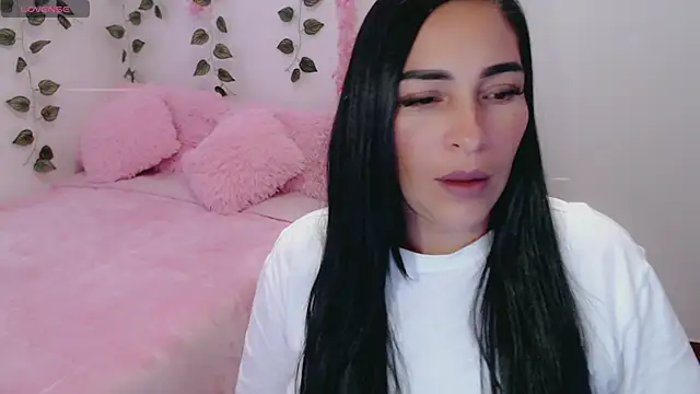 Snapshot of luna_lgomez_ chatting on 03/01/25, 10:34 luna lgomez  online show from 03/01/25, 10:34