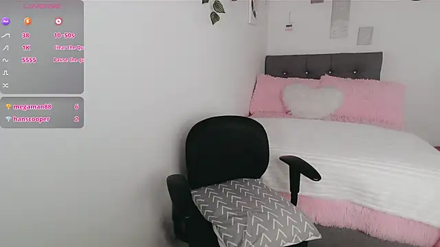 luna lgomez  online show from 12/17/25, 01:39