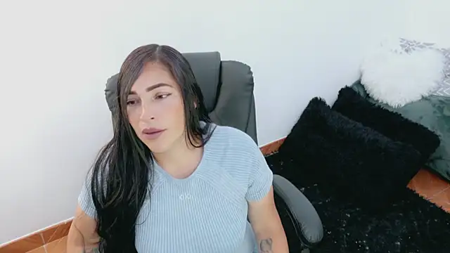 luna lgomez  online show from 05/04/26, 11:50