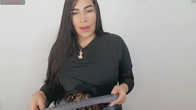 Snapshot of luna_lgomez_ chatting on 07/18/26, 11:14 luna lgomez online show from 07/18/26, 11:14