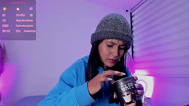 Fernanda liie  online show from 04/07/26, 12:38