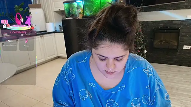 Layla- online show from 02/27/26, 01:44