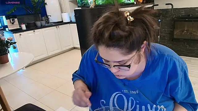 Layla- online show from 03/02/26, 10:22