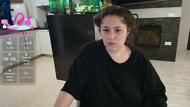 Layla- online show from 04/23/26, 09:41