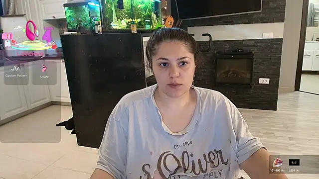 Snapshot of Layla- chatting on 05/16/26, 12:37 Layla- online show from 05/16/26, 12:37