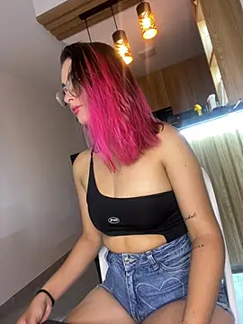 Snapshot of allison_wen chatting on 03/17/25, 12:08 allison wen online show from 03/17/25, 12:08