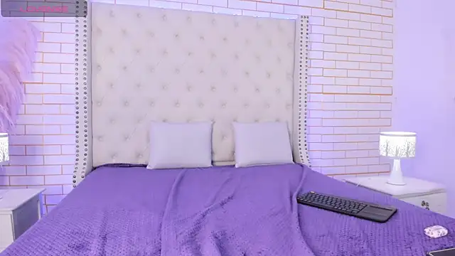 Emilly wilson  online show from 09/26/25, 12:53