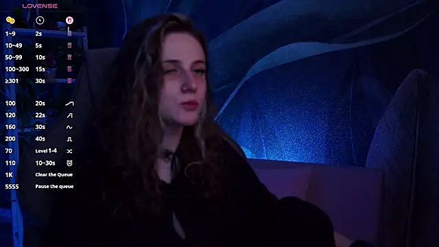 Snapshot of OliviaMcClean chatting on 11/07/25, 02:33 OliviaMcClean online show from 11/07/25, 02:33