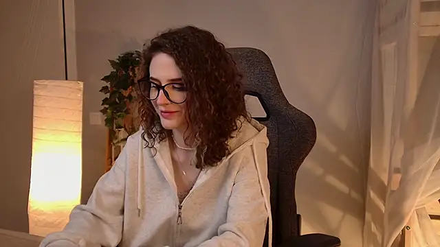 Snapshot of OliviaMcClean chatting on 02/16/26, 06:37 OliviaMcClean online show from 02/16/26, 06:37